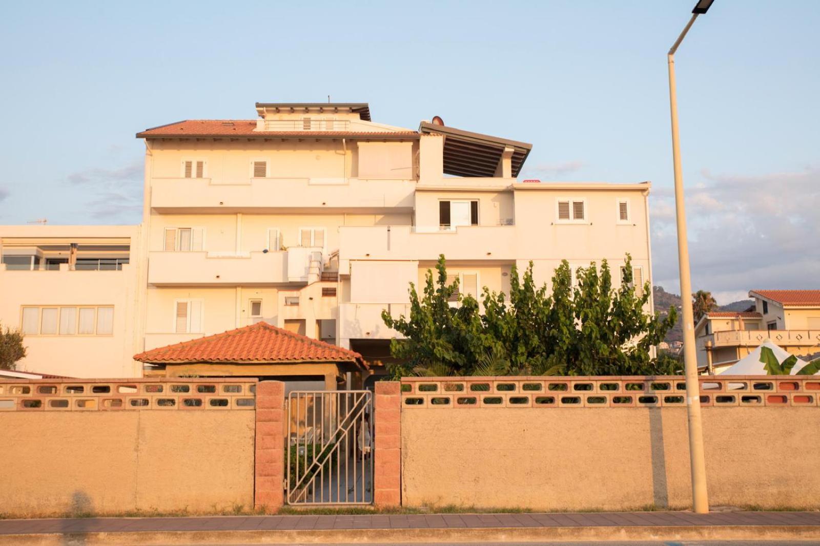 Glbapartments Capo d'Orlando Bagian luar foto